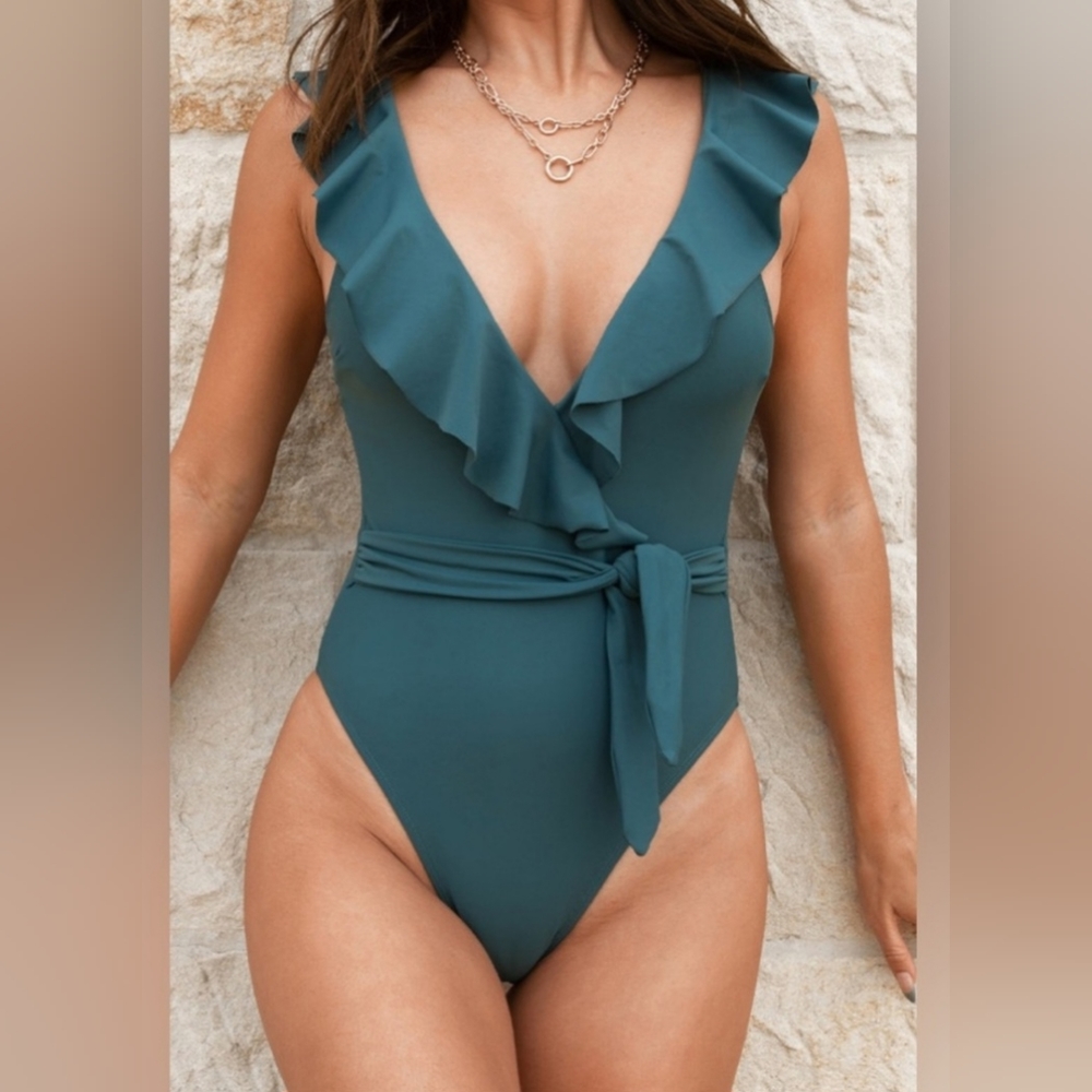 Cupshe ruffle swimsuit